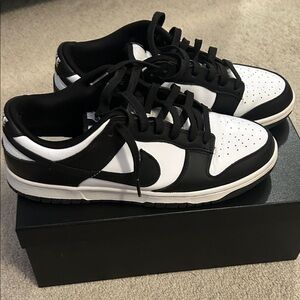 Nike Men's Classic Black and White Sneakers